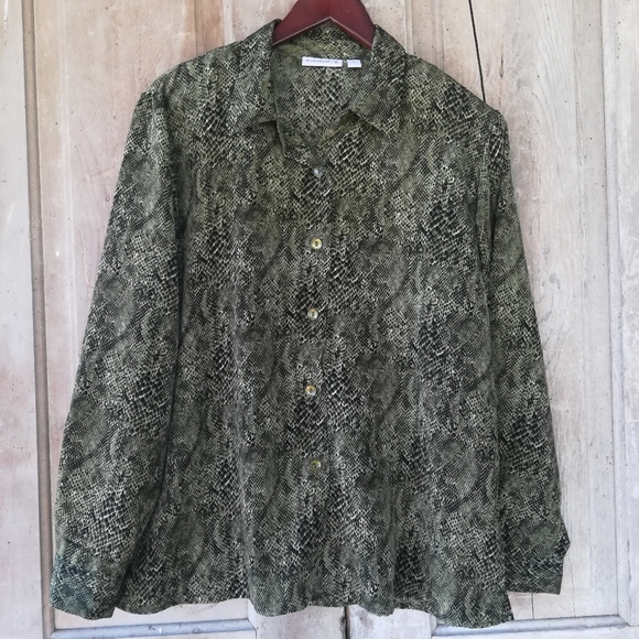 Green Python Print Shirt - Picture 3 of 6
